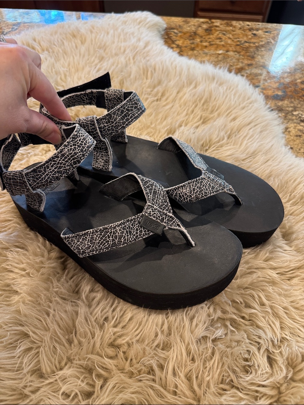 Teva Sandals. Size 9US Women’s. Great condition!